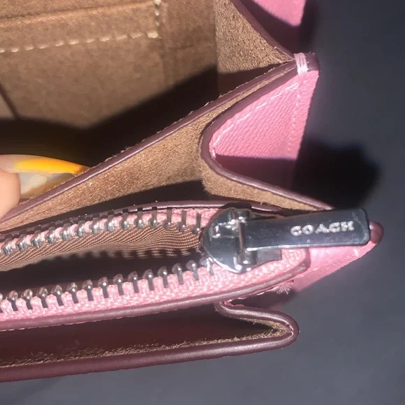 Beautiful Brand New Never Used Pink Coach Bag With Tags - Picture 7 of 8